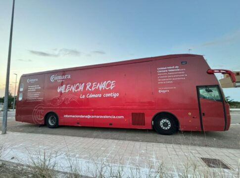 La Cámara de Sevilla cede a Valencia su unidad móvil para trámites de pymes y autónomos afectados por la DANA
