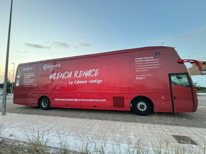 La Cámara de Sevilla cede a Valencia su unidad móvil para trámites de pymes y autónomos afectados por la DANA