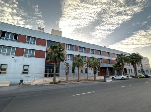 El Puerto de Almería ejecutará una planta fotovoltaica sobre el edificio del PCF en su apuesta por las renovables