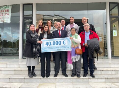 La Fundación Atlantic Copper dona 40.000 euros a ocho organizaciones sociales en su quinta edición de la "Mesa cero"