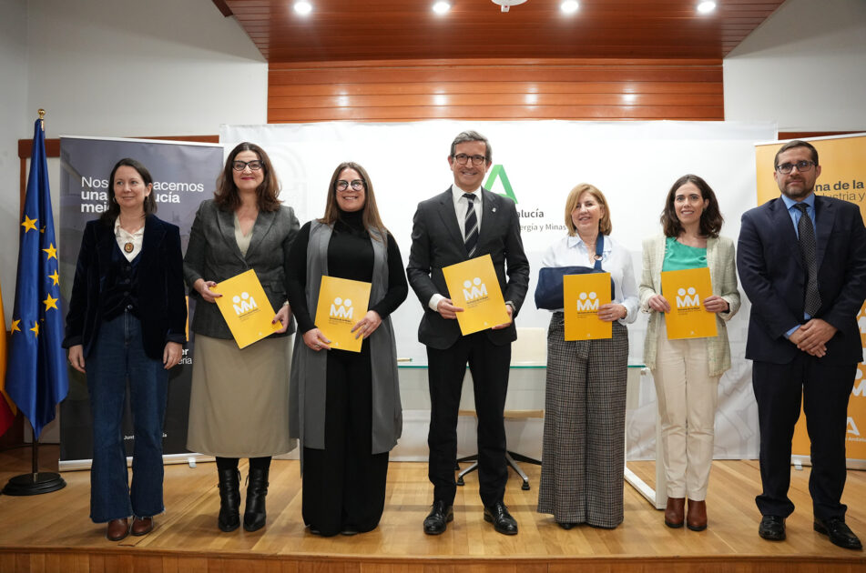 Junta y cuatro asociaciones acuerdan colaborar para visibilizar a la mujer en la industria y la minería