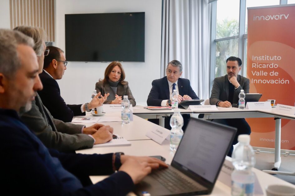 La Junta aprobará una Estrategia sobre Microelectrónica para potenciar el sector andaluz Antonio Sanz anuncia una subvención a la Fundación Innova-IRV para fomentar la innovación, atraer inversiones y generar empleo