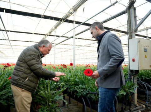 Fernández-Pacheco pide a Planas que “pelee en Bruselas” por el reconocimiento de la flor cortada como productor de frutas y hortalizas