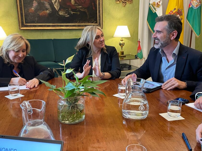 La Junta impulsará el uso de aguas regeneradas en Granada con la colaboración del ayuntamiento