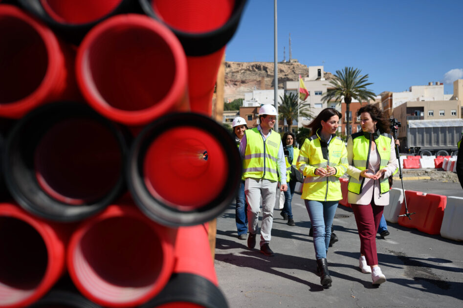 El Puerto de Almería se abre a la ciudad por poniente en verano