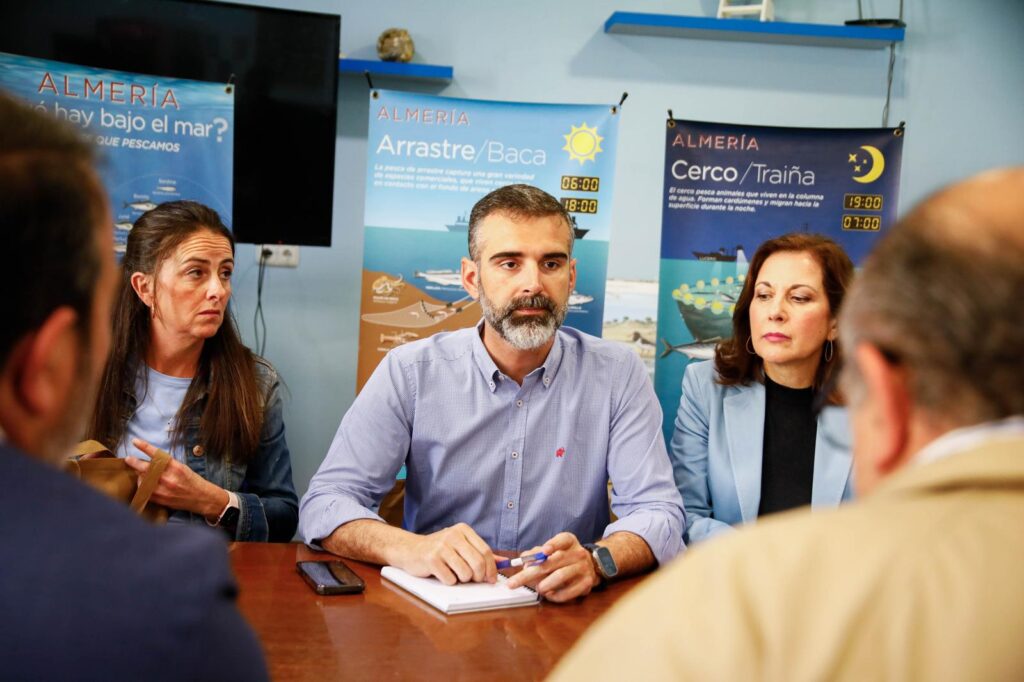 La Junta amplía a 1,3 millones las ayudas para la instalación de puertas voladoras en apoyo a la pesca de arrastre