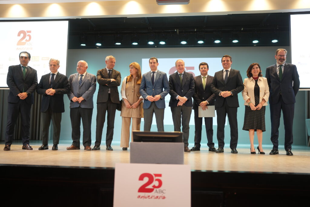 Moreno incide en la necesidad de inversiones para mejorar las infraestructuras y capacidades de la red eléctrica en Andalucía