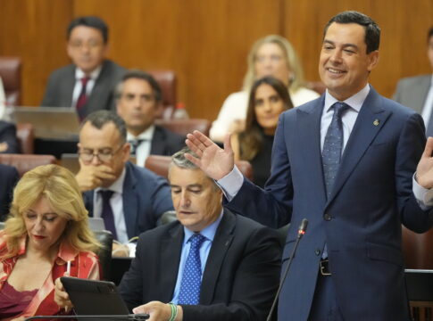 Moreno convoca un debate de política general el próximo 12 de junio en el Parlamento para informar sobre la situación de Andalucía