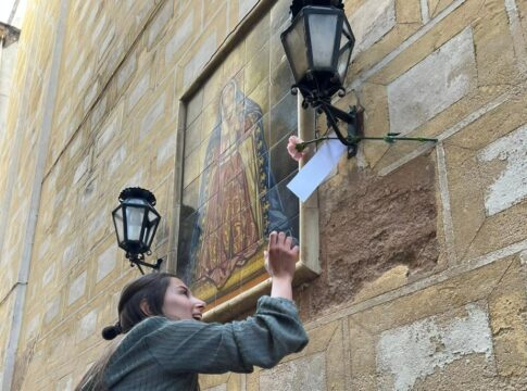 Ribamar recorre las calles de Sevilla en busca de María en el año de la Esperanza