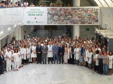 Moreno destaca que Andalucía ha superado en 2024 la cifra récord de 1.222 trasplantes, un 18% más que el año anterior