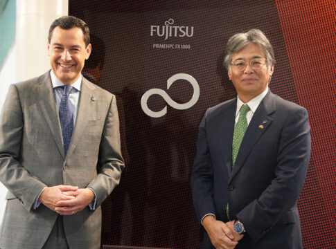 Moreno acuerda con Fujitsu impulsar la aplicación de la IA a la sanidad en Andalucía