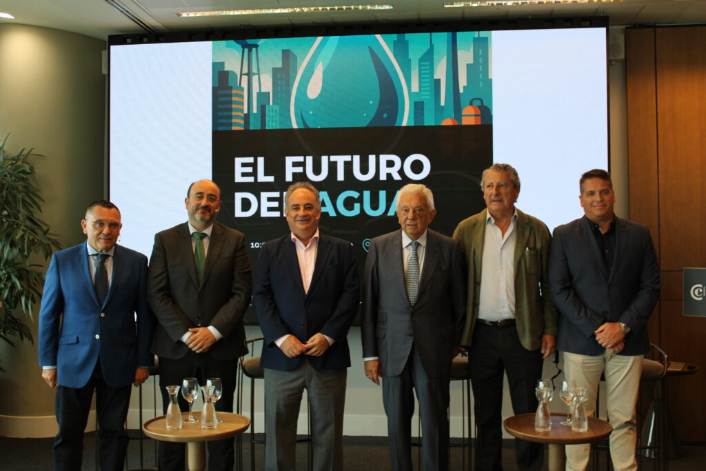 La Cámara de Comercio de Sevilla organiza junto a Emasesa, Hidralia y Aljarafesa una jornada, patrocinada por Adymar, para debatir sobre “El futuro del agua”.