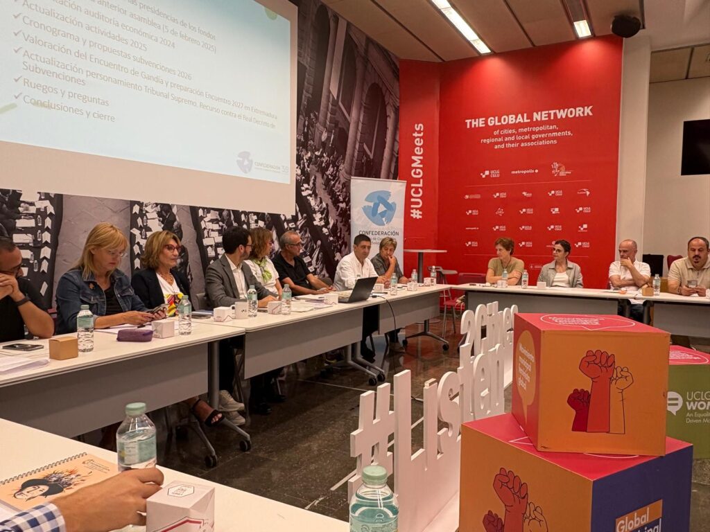 El presidente de la Diputación y de FAMSI participa en la asamblea general de CONFOCOS