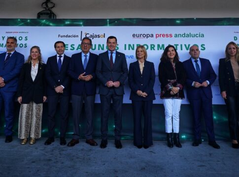 Moreno revela que, a final de año, Andalucía tendrá por primera vez más autónomos que parados