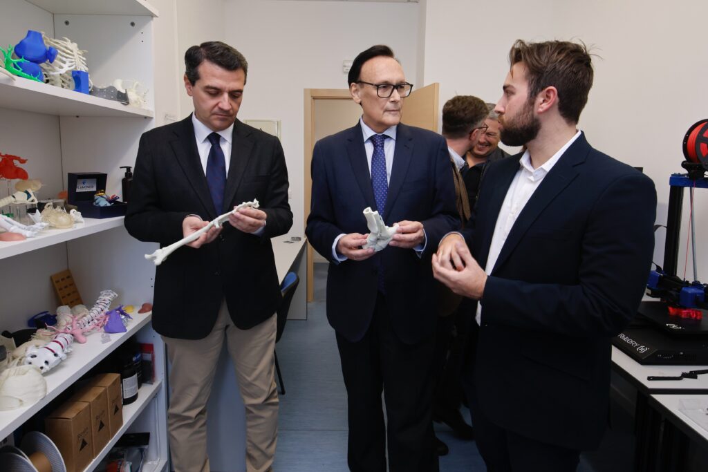 Villamandos: “Flamingo Biomechanical Lab es un ejemplo de la innovación andaluza útil que mejora la cirugía y la vida de las personas”