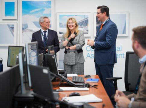 Economía destaca la tecnología de la industria aeronáutica como eje del crecimiento de Andalucía