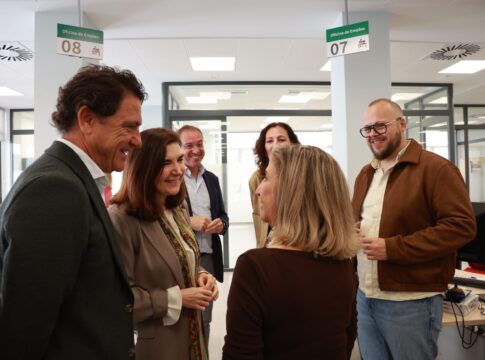 La oficina de empleo de Barbate atiende a más de 2.100 personas de media al año