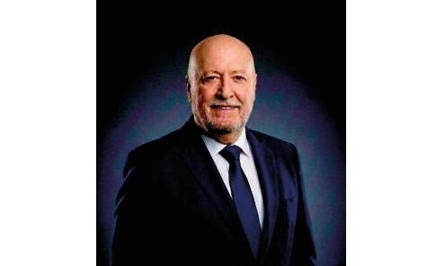 Francisco Molina: “El traje de flamenca es el único traje regional que sigue vivo”