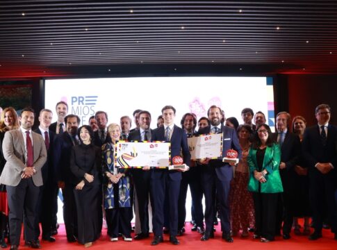 Rodríguez Hans participa en la entrega de los premios AJE Sevilla reconociendo el talento joven empresarial de la provincia