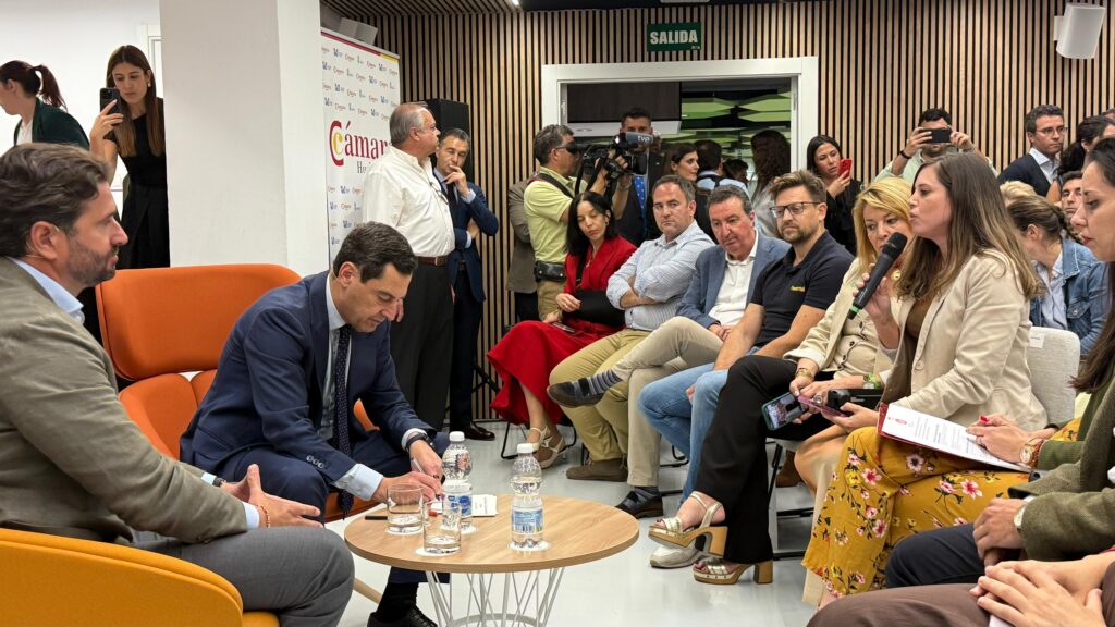 AJE Andalucía y AJE Huelva presentan a Juanma Moreno su propuesta por la conciliación del autónomo