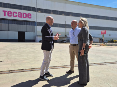 La Zona Franca de Sevilla presenta a TECADE las obras para reforzar el vial de Astilleros y adaptarlo a mayores cargas industriales