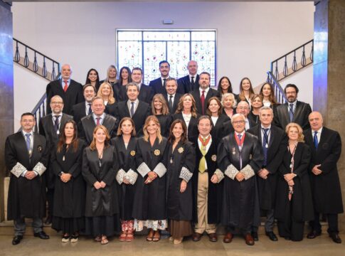 El Colegio de Procuradores de Sevilla celebra la jura de nuevos colegiados y homenajea a los profesionales que cumplen 25 años de servicio