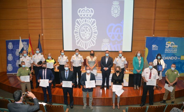 Los profesionales de Seguridad reciben el reconocimiento de la Policía Nacional por su labor durante la pandemia