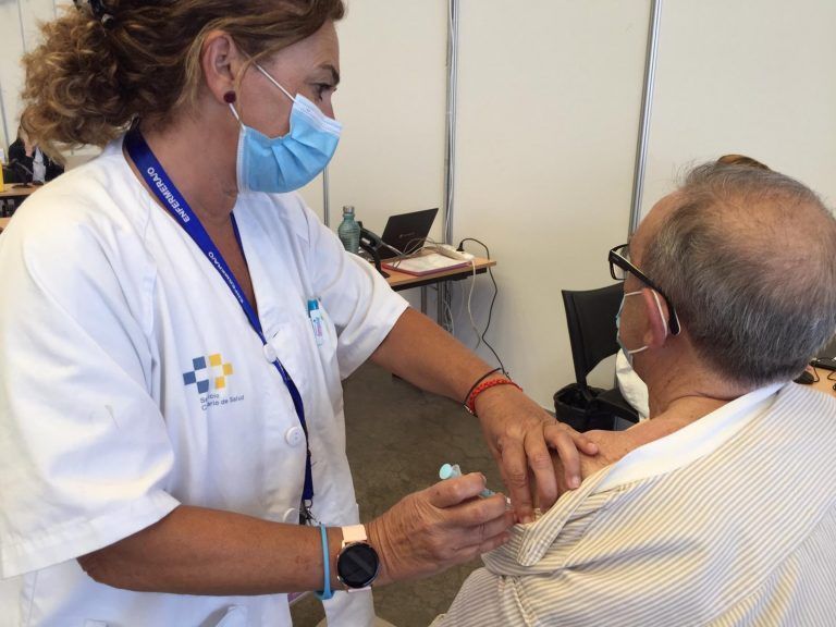 Canarias ha administrado ya 992.382 dosis de vacunas contra la COVID-19